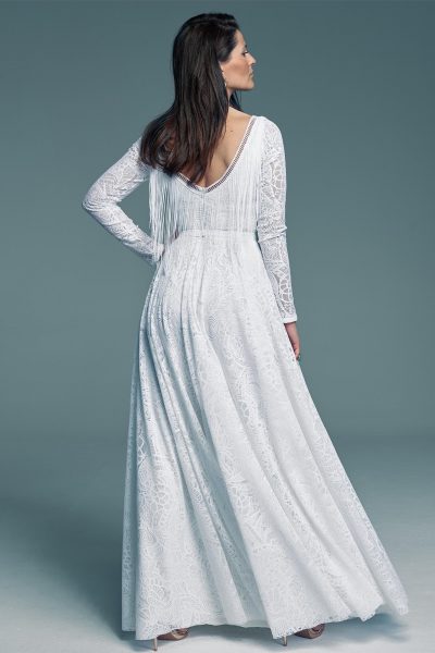 Suknia ślubna połączenie klasyki i frędzli wziętych ze stylu boho Santorini 8