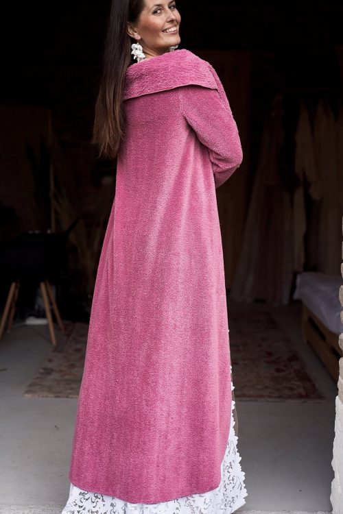 Ślubny sweterek długi z futerka w kolorze różowym