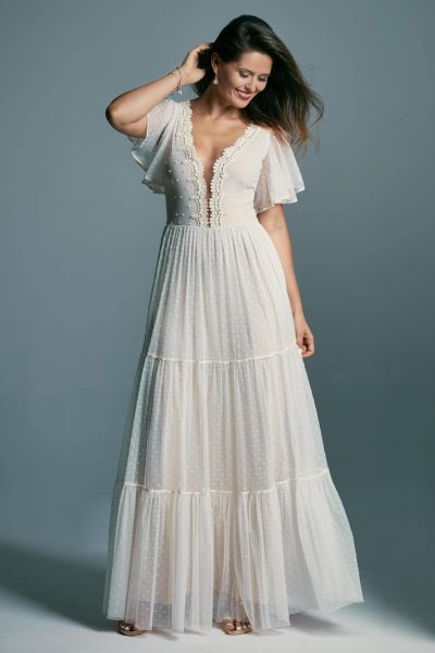 A romantic, beautifully finished wedding dress with butterfly sleeves Barcelona 16