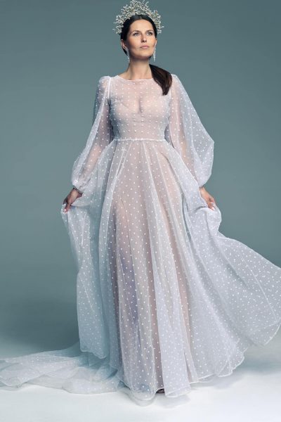 White wedding dress with puff sleeves. Barcelona 23
