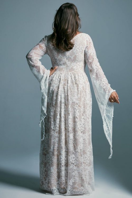 Fairytale plus size wedding dress with the appearance of a fairy with long sleeves Porto 17 plus size