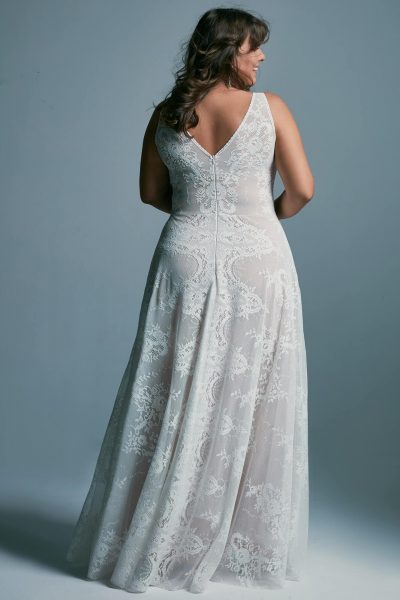 Plus size wedding dress with a bold neckline exposing the bust and back Porto 48 plus size