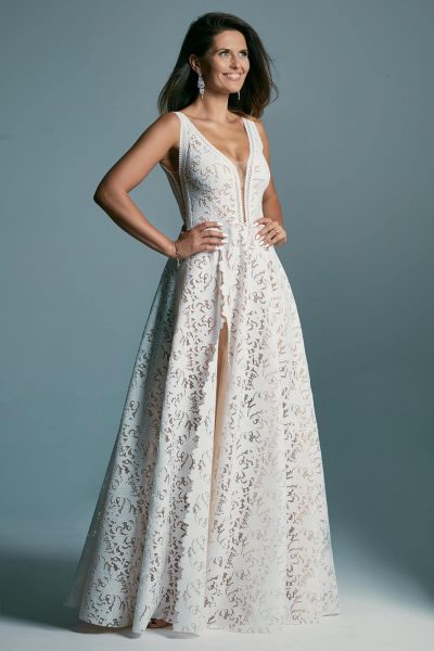 Suknia ślubna o klasycznym kroju w kolorze ciepłej bieli Santorini 1