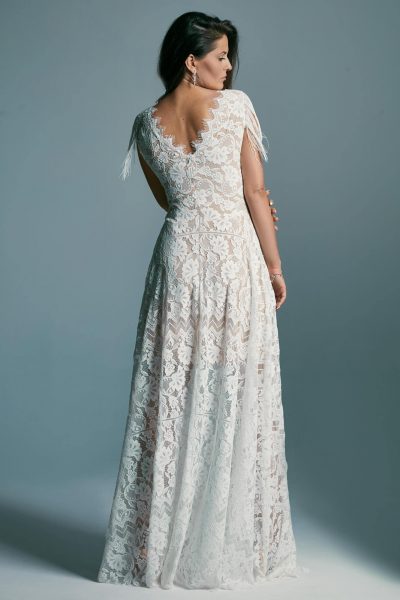 Impressive wedding dress extending the silhouette with a high neckline Porto 53