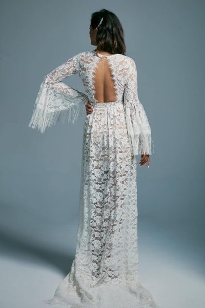 Wyjątkowa suknia ślubna w stylu boho zdobiona frędzlami Porto 5