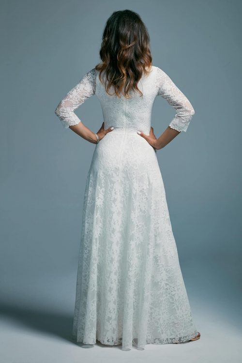 Lace wedding dress with 3/4 sleeves and fitted back Porto 40