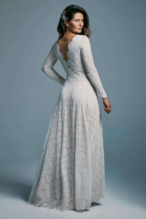 Wedding dress with a deep cut and long sleeves Porto 36