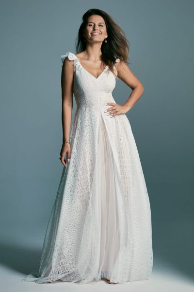 Zwiewna suknia ślubna z pięknej koronki o nieregularnym wzorze Santorini 4