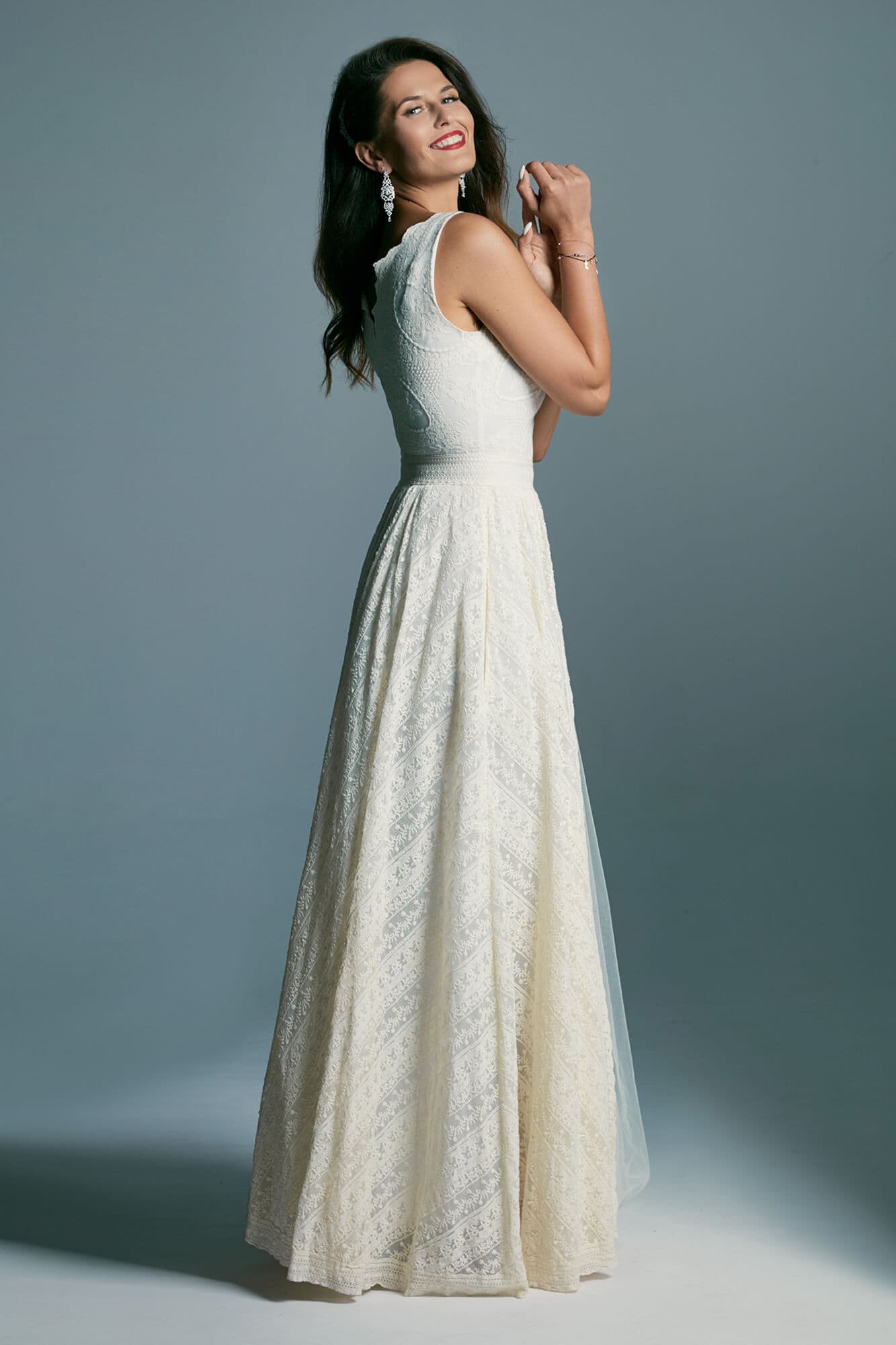 Suknia ślubna 12 - wyprzedaż cyrkularna - obrazek 3