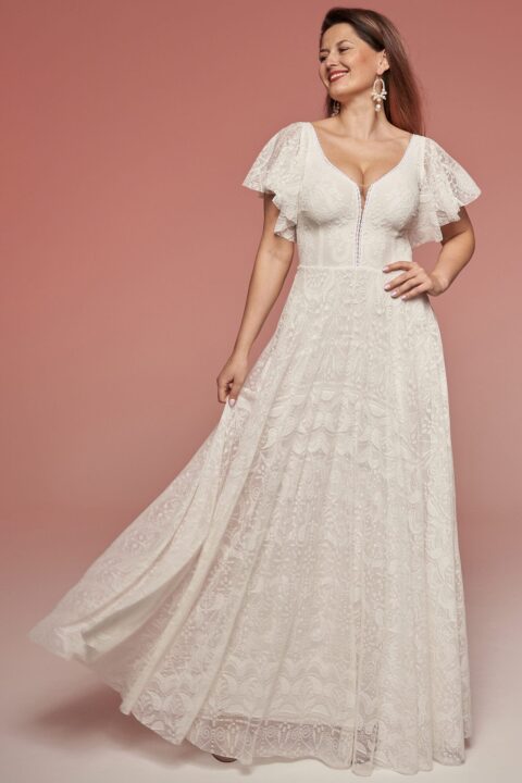 suknia ślubna z dekoltem w serek, krótkimi rękawami i koronkowym wykończeniem.