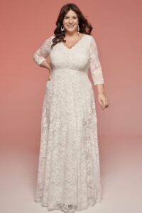 suknia ślubna z długimi koronkowymi rękawami i dekoltem w kształcie litery V, w kolorze białym