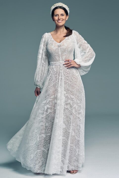 suknia ślubna z długimi rękawami, koronkowym wzorem i rozkloszowanym dołem