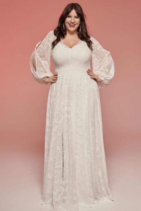 suknia ślubna z długimi rękawami i koronkowym wykończeniem w kolorze białym